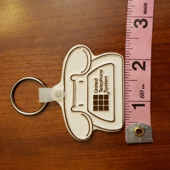 VINTAGE United Telephone Plastic Keychain - Picture 1 of 4